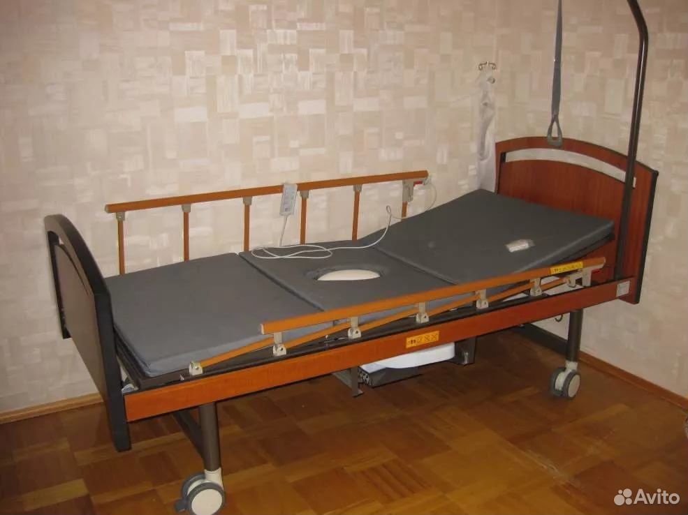Авито купить медицинскую кровать для лежачих больных. Кровать с электроприводом Belberg 2-131н. Кровати для инвалидов лежачих. Кровать для инсультных больных. Медицинская кровать для лежачих больных.