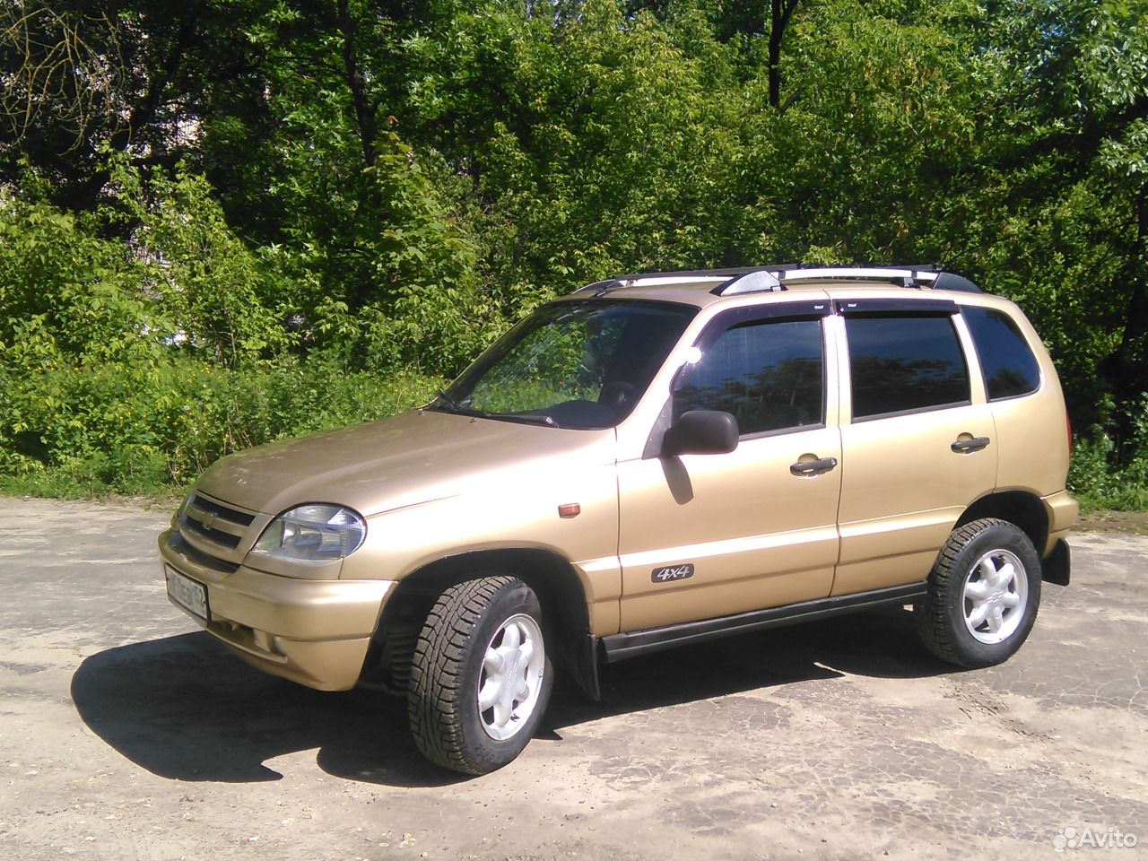 Нива бу нижегородская область нижний новгород. Chevrolet Niva 2004. Нива Шевроле бежевый металлик. Нива Шевроле бежевый металлик опер. Бежевый металлик Шевроле Нива цвет.