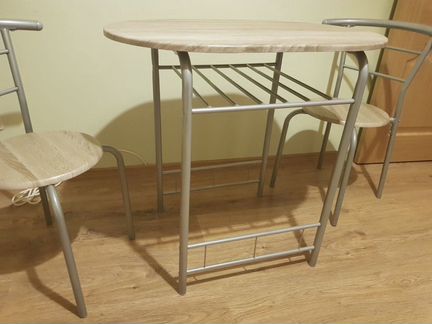 Кухонный набор: стол и два стула
