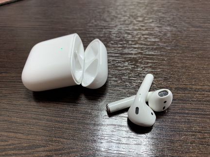 Apple AirPods 2 wireless