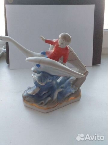 Фарфоровая статуэтка 