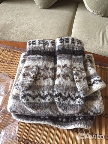 2 комплекта шапки,шарф,варежки зима