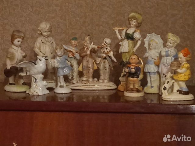 Фарфоровые фигурки Три музыканта и др