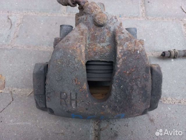 Суппорт передний правый Форд Фокус 3