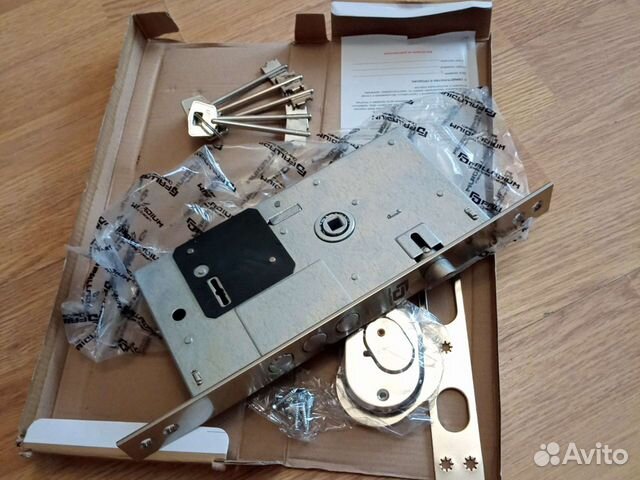 Замок дверной