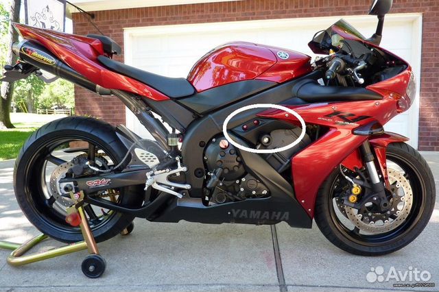 Yamaha r1 Red