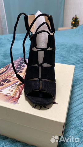 Босоножки на шнуровке в идеальном состоянии
