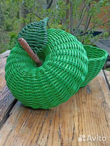 Плетёная корзина яблоко