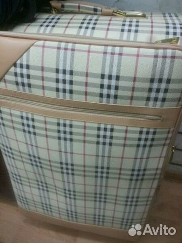 Новый чемодан на колесах Burberry Новый чемодан на колесах Burberry