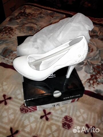 Продам белые туфли