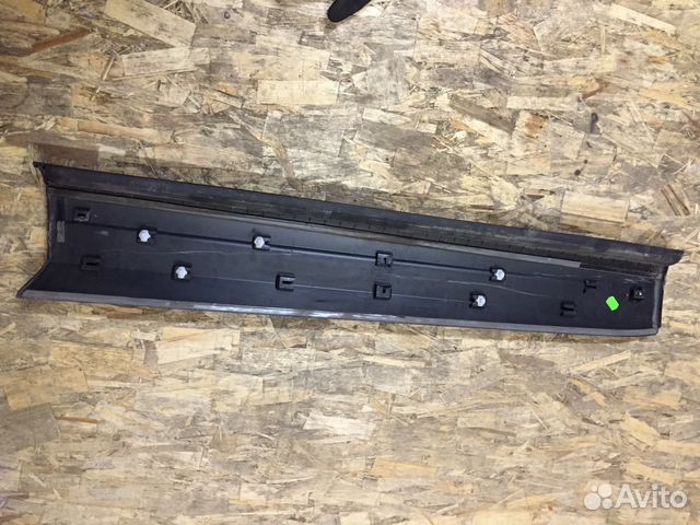 Молдинг передней правой двери Tiguan