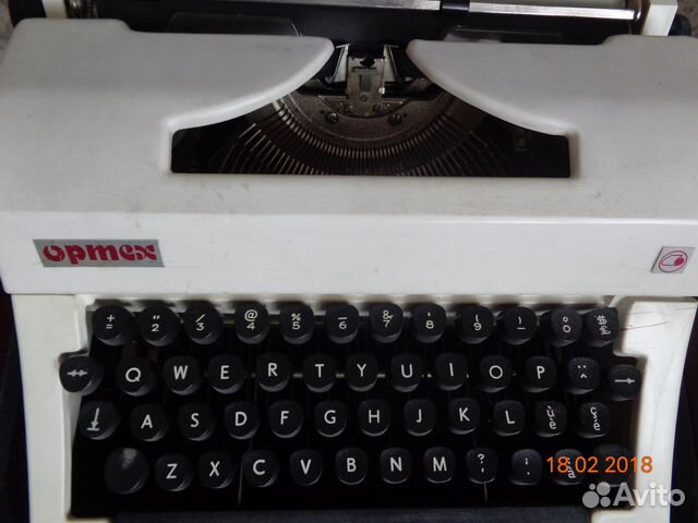 Пишущая машинка с латинским шрифтом Ortex Пишущая машинка с латинским шрифтом Ortex