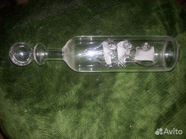 Сувенирный корабль в бутылке