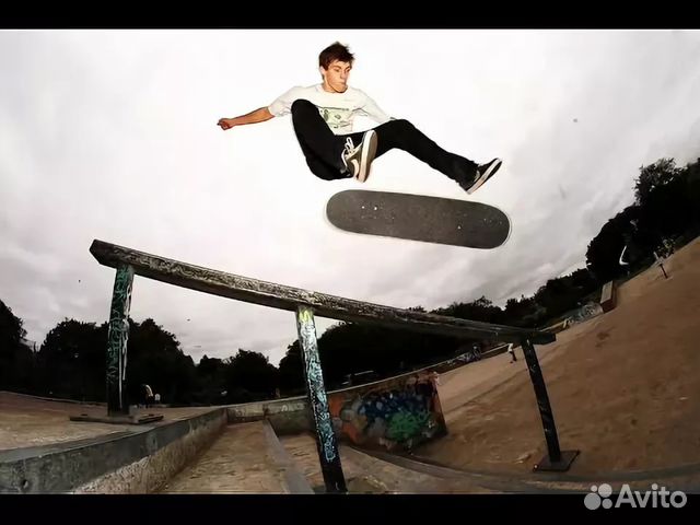 Инструктор по скейтборду