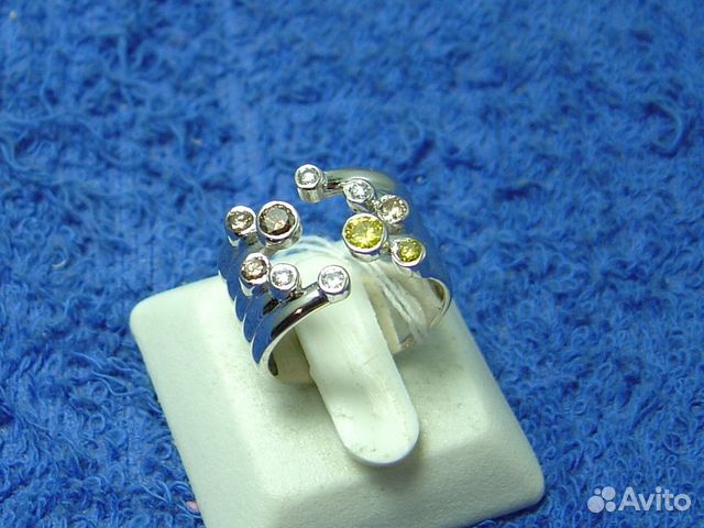 Золотое кольцо с бриллиантами Золотое кольцо с бриллиантами