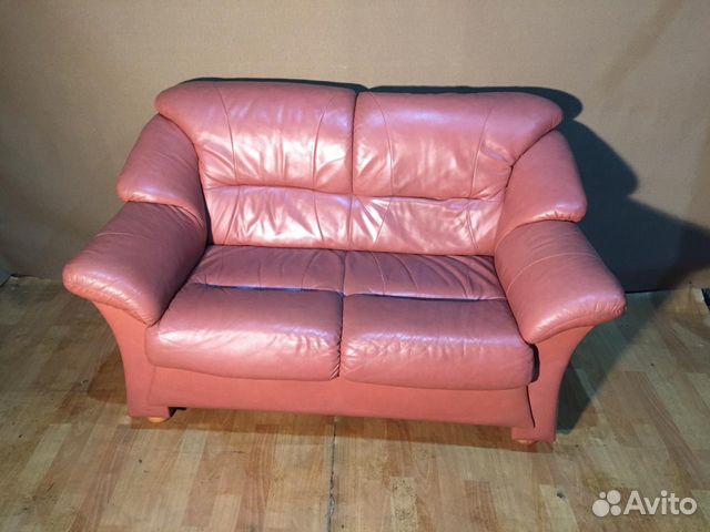 Кожаный Диван 2-х Местный не раскладной куплен в Е