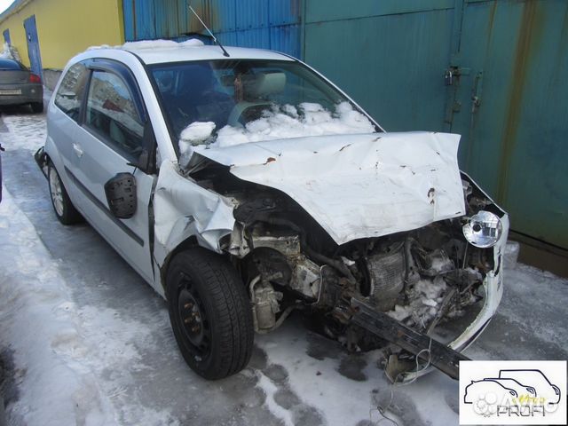 В разборе Ford Fiesta 5 V MK5 купе 1.6