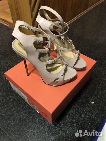 Босоножки на шпильке Босоножки на шпильке