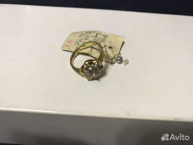 Золотое кольцо с бриллиантами 750 пробы Золотое кольцо с бриллиантами 750 пробы