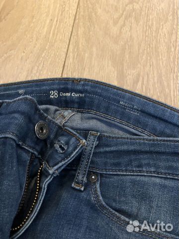 Джинсы Levis