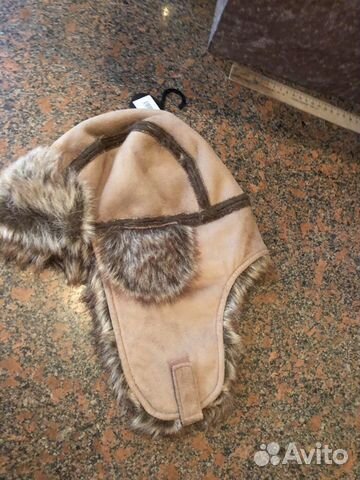 Меховая шапка и варежки Меховая шапка и варежки