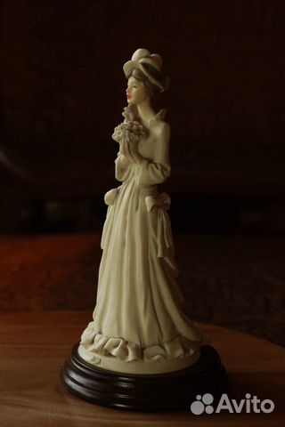 Антикварная статуэтка фигурка Capodimonte