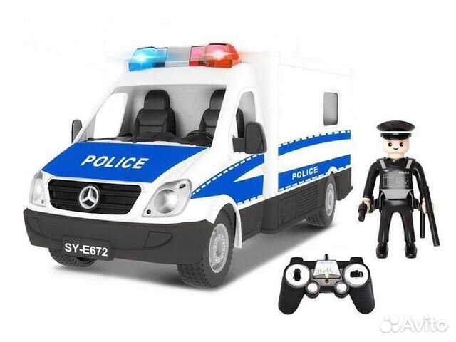 Полицейская машина на пульте Полицейская машина на пульте