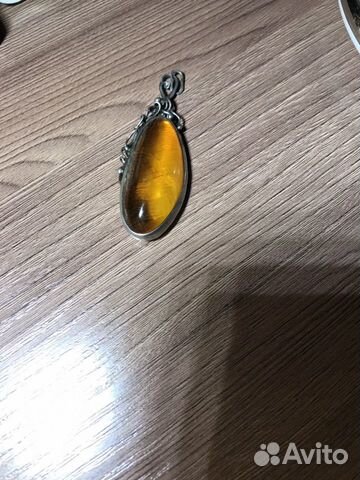 Кулон с янтарём Кулон с янтарём