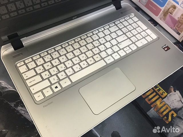 Белый ноутбук HP AMD A8-6e/4RAM/500HDD