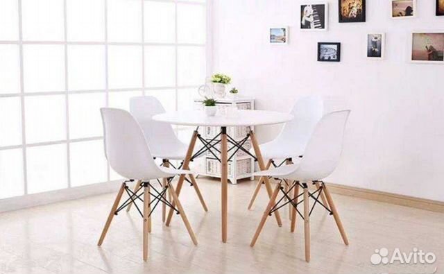 Стол и стулья