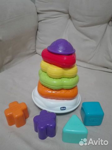 Игрушки chicco (ферма, пирамидка и юла) Игрушки chicco (ферма, пирамидка и юла)