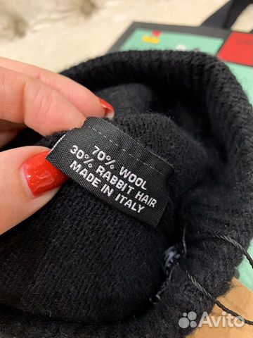 Шапка новая UGG с меховым помпоном Шапка новая UGG с меховым помпоном