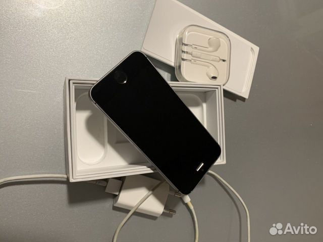 Телефон iPhone se 32gb Телефон iPhone se 32gb