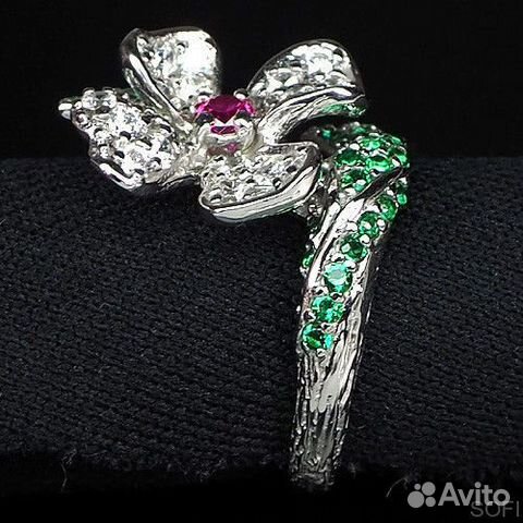 Серебряное кольцо с фианитами арт 21110