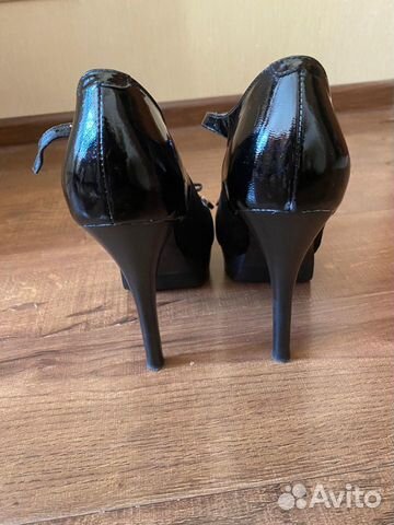 Туфли черные на каблуке