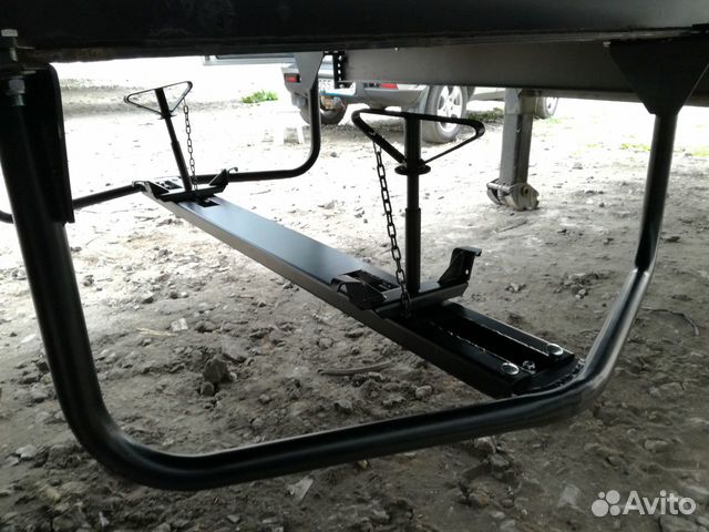 Кронштейн запасного колеса для полуприцепа