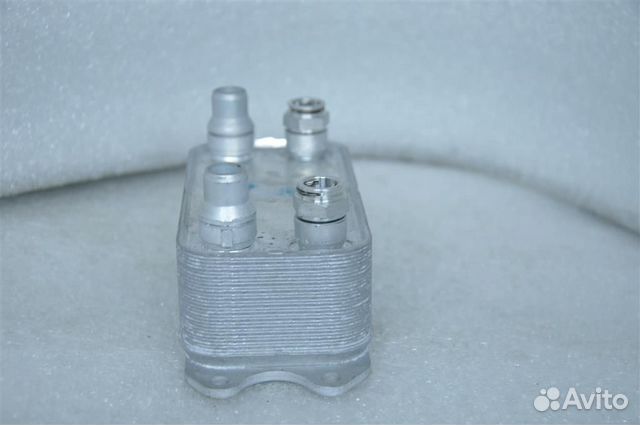 Радиатор масляный Mercedes W204 W207 W212 R218 Радиатор масляный Mercedes W204 W207 W212 R218