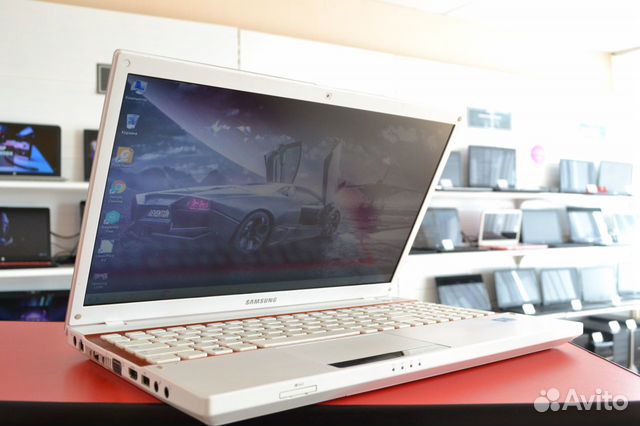 Ноутбук SAMSUNG Core i3 GeForce 520MX 1Gb
