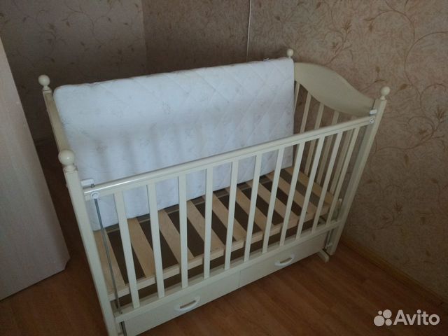 Детская кроватка с маятником + комод