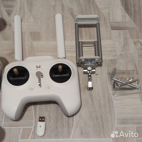 Квадрокоптер Xiaomi Mi Drone 4K с комплектом допов