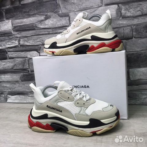 Кроссовки женские