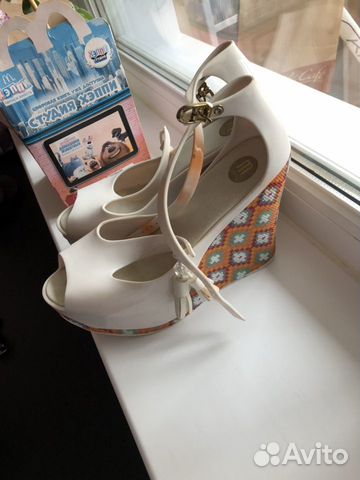 Сандали на танкетке melissa Сандали на танкетке melissa