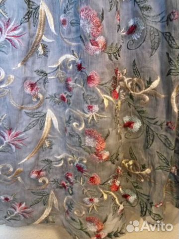 Нарядное, дизайнерское платье с набивной вышивкой