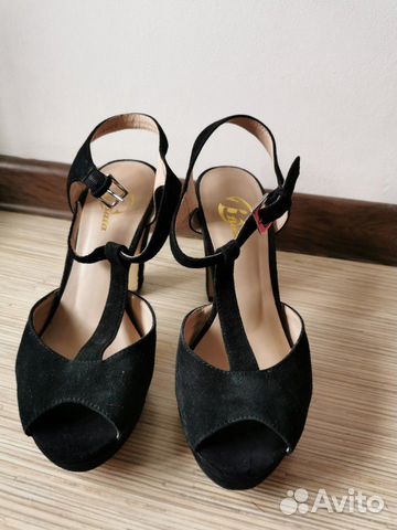 Кожаные босоножки Bata 35 р Кожаные босоножки Bata 35 р