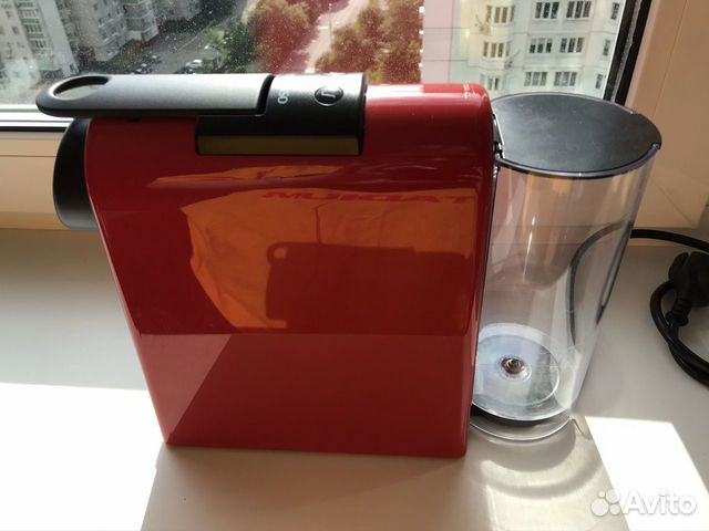 Кофемашина Nespresso Essenza Mini Ruby Red Кофемашина Nespresso Essenza Mini Ruby Red