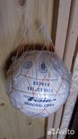 Мяч волейбольный времен СССР новый в сетке Мяч волейбольный времен СССР новый в сетке
