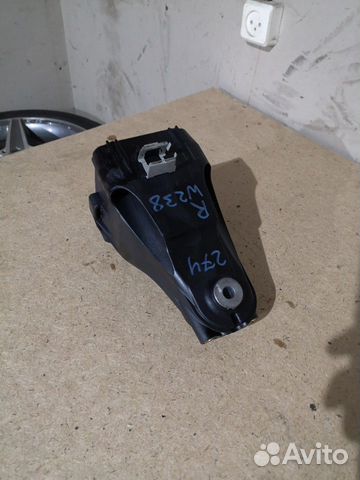 Mercedes w238 w213 лапка правая Mercedes w238 w213 лапка правая