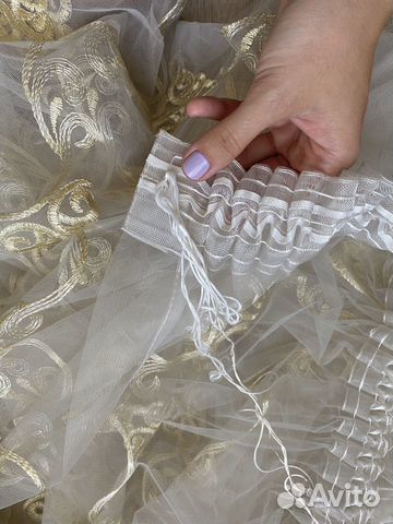 Штора с золотистым орнаментом на итальянской сетке