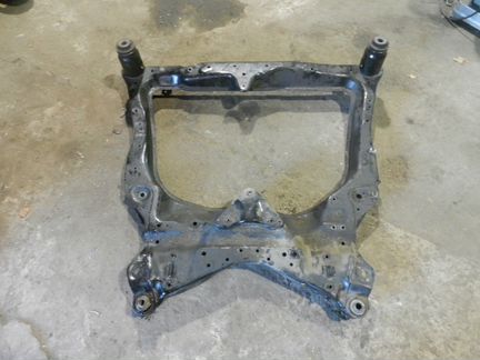 Передний подрамник 2WD Nissan Teana J32