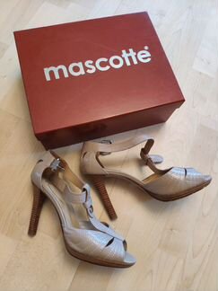 Босоножки на каблуке